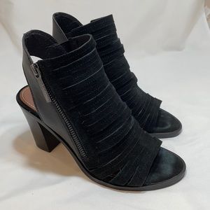 Donald J Pliner Kasia Heel